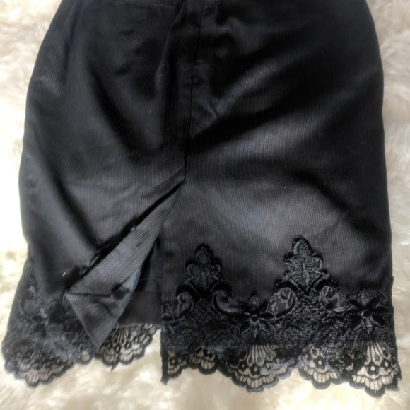 Arden B. Pinstripe & Lace Pencil Skirt- Size 4 - Picture 4 of 6